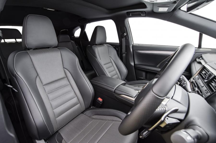 Интерьер Lexus RX350 F-Sport 2019 года  (ZA) (фото 30 из 36)
